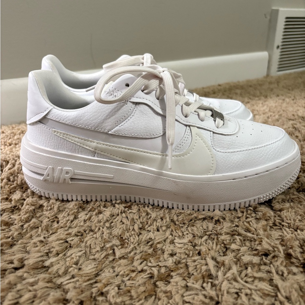 Nike White Air Force 1 Sneakers